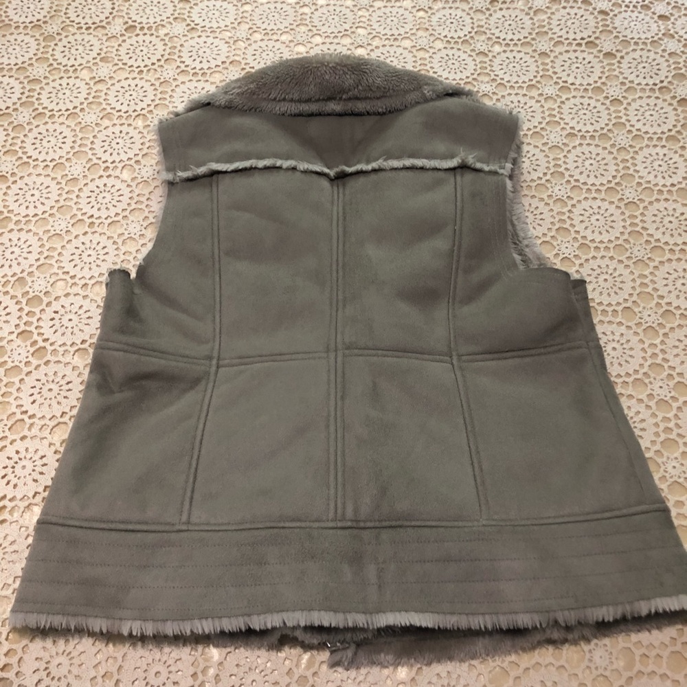 Faux fur vest - Picture 4 of 7